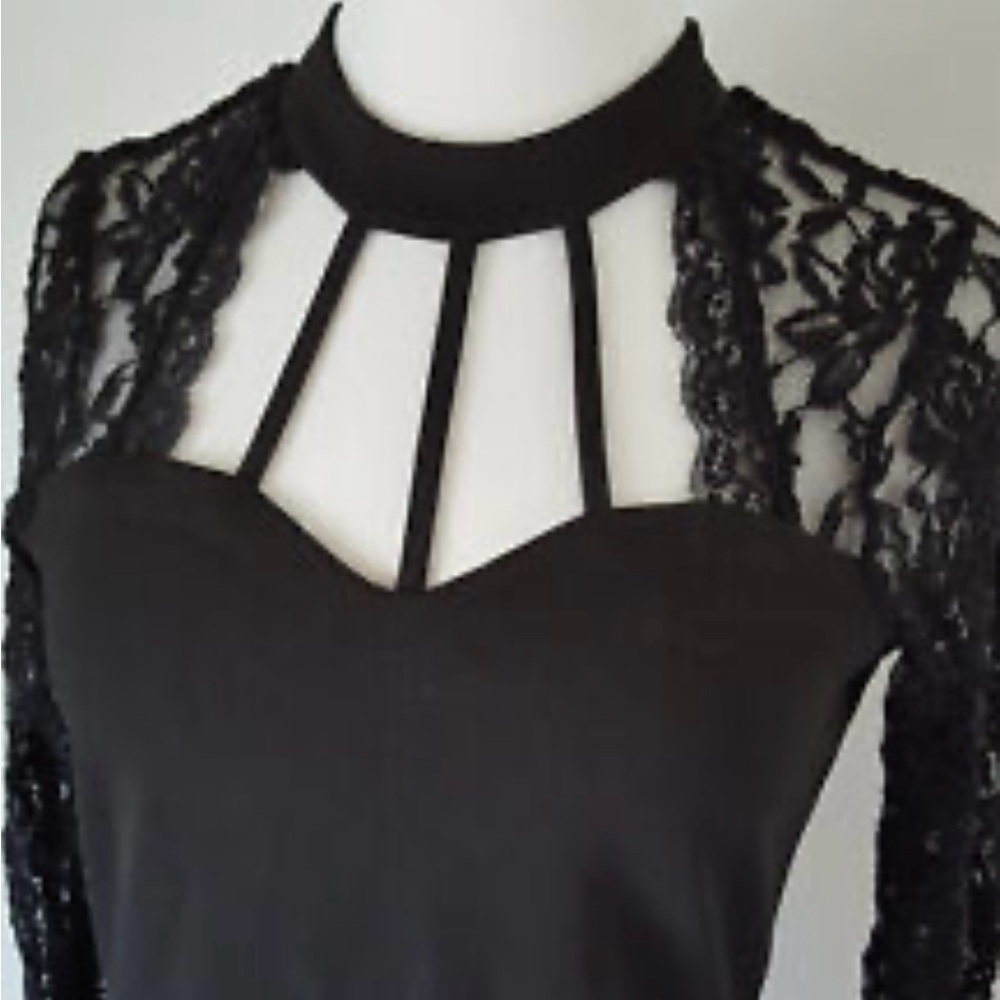 Vintage Black laced sleeve blouse. Women’s L Long sleeve peekaboo top Wrapper